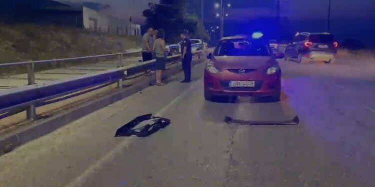 Aksident në aksin Gjirokastër-Tepelenë, përplasen tre automjete