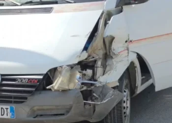 Përplasen dy makina në Fier-Peshtan , plagoset një 60-vjeçare