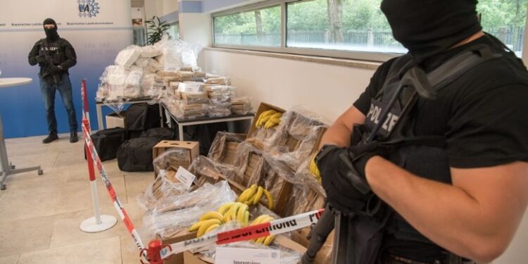 Nga Kolumbia te kullat e Tiranës/ “Drugsdelta” në gjurmët e parave të kokainës: Shqipëria rrezikon të bjerë nën kontrollin e krimit