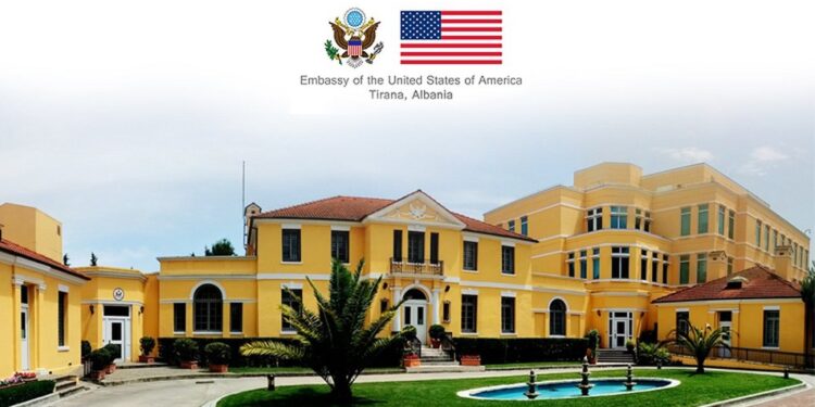 Ambasada e SHBA-së në Tiranë: Një vend që nuk prodhon dot anije dhe ilaçe, nuk mund të mbrojë popullin e tij