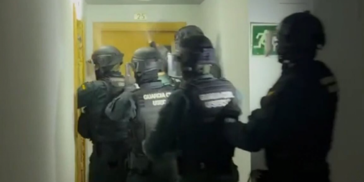 Goditet grupi kriminal shqiptar i grabitjeve në Spanjë, 26 të arrestuar