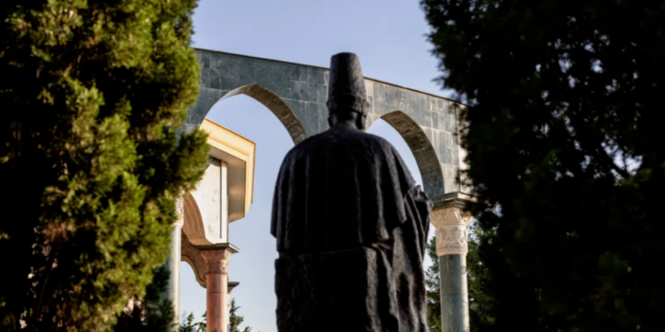 Një shtet bektashi së shpejti?/ Gazeta holandeze: Rama synon të zhvendosë vëmendjen, ja kush po merret me projektin