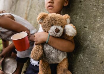 44% e fëmijëve rrezikojnë varfërinë ose përjashtimin social