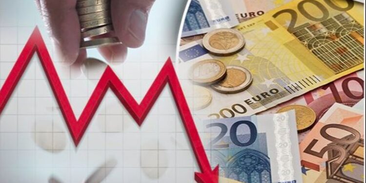 Euro në “tatëpjetë”, i afrohet kufirit të 93 lekëve