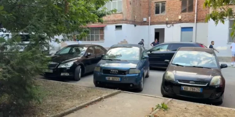 U qëllua me kallashnikov, 20-vjeçari pjesë e Forcave të Armatosura