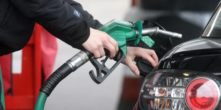 Nafta shkon në 215 lekë/litër, rriten çmimet në tregun vendas