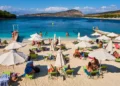 53% e shqiptarëve nuk përballojnë dot 1 javë pushime, të tretët në Evropë