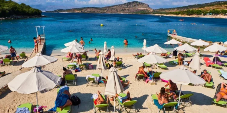 53% e shqiptarëve nuk përballojnë dot 1 javë pushime, të tretët në Evropë