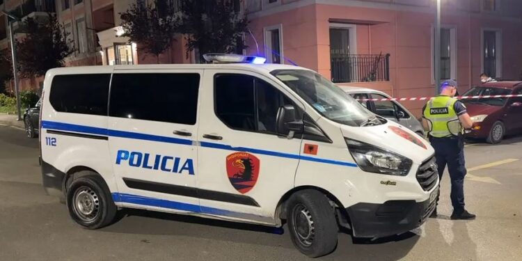 Tiranë/ Sherri për një ofendim degjeneron në të shtëna me armë, 10 persona nën hetim