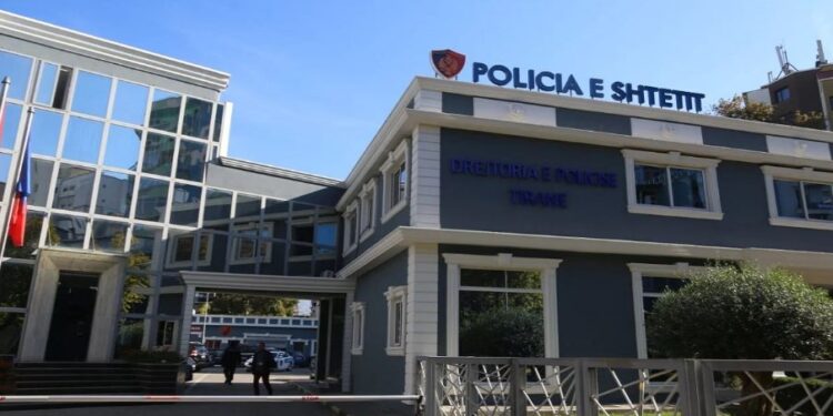 U premtonte dëmshpërblime familjeve të prekura nga tërmeti, 45-vjeçarja mashtron 30 persona për 600 mijë euro
