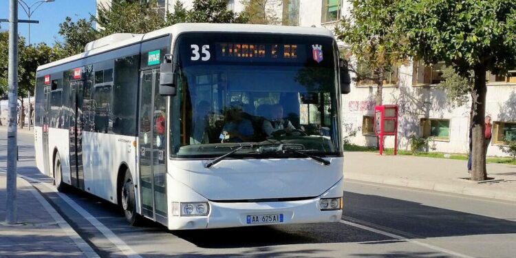 Asnjë rimbursim nga qeveria! Operatorët e transportit publik paralajmërojnë reduktim të autobusëve