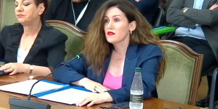 ‘Do përfundojmë keq, shpirt’/ Angazhimi i Vlora Hysenit për të shpëtuar Agasin. Drejtoresha u pyet 5 ditë para arrestimit