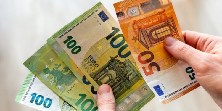 Euro po ndryshon, si dhe ku prodhohen kartëmonedhat dhe sa është kostoja