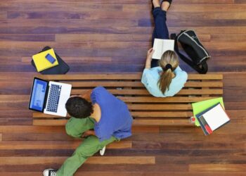 Shqipëria prodhon diploma, por “trurin” po ia merr Europa