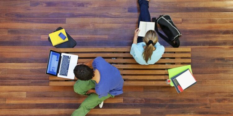 Shqipëria prodhon diploma, por “trurin” po ia merr Europa