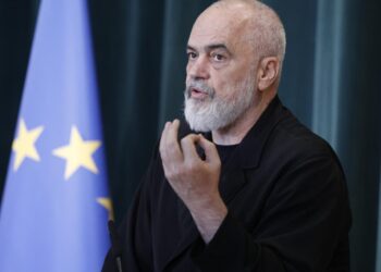 245 aplikime për të punuar me “agjencinë e propagandës së regjimit”