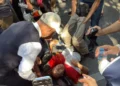 Konfrontime me policinë, një protestues humb ndjenjat
