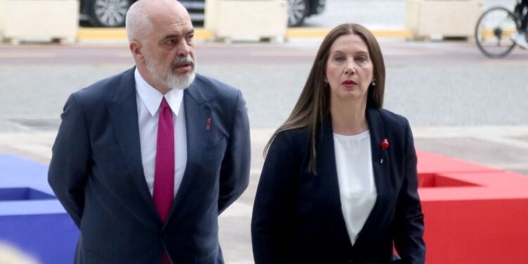 Faza e dytë e regjistrimit/ “Çorbë” në U-Albania, ç’aktivizohet opsioni i “kuotave të lira”