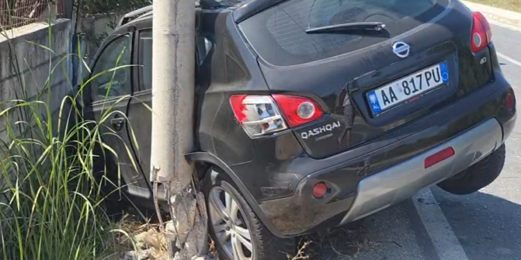 Aksident në Fiershegan, trajleri përplas dy makina