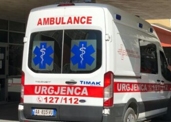 Dyshohet se u hodh nga kati i pestë i pallatit, ndërron jetë 36-vjeçari