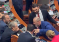Ulsi Manja “kalon” nga opozita, ç’po i thotë Berishës