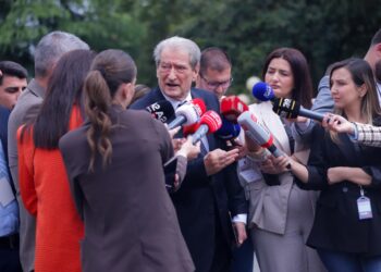 Çfarë i tha Ulsi Manja, Berishës te tavolina? Demokrati tregon bisedën: Emri i tij del në dosje