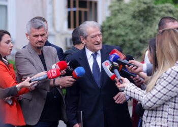Berisha denoncon skandalin: SHISH ka përgjuar edhe gazetarët