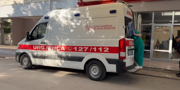 Helmohen rreth 120 banorë të Fushë-Arrëzit, dyshohet nga ndotja e ujit të pijshëm