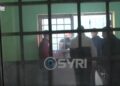 Nuredin Dumani del jashtë kontrollit, godet dhe kanos policin brenda burgut