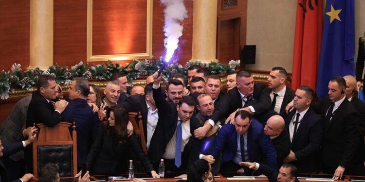 Punësimet dhe të ardhurat e familjarëve të deputetëve të opozitës
