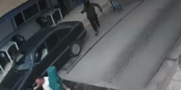 Vrasja e Artan Myrtajt në Sarandë, dalin pamjet e autorit të dyshuar me skafandër dhe dy armë në duar