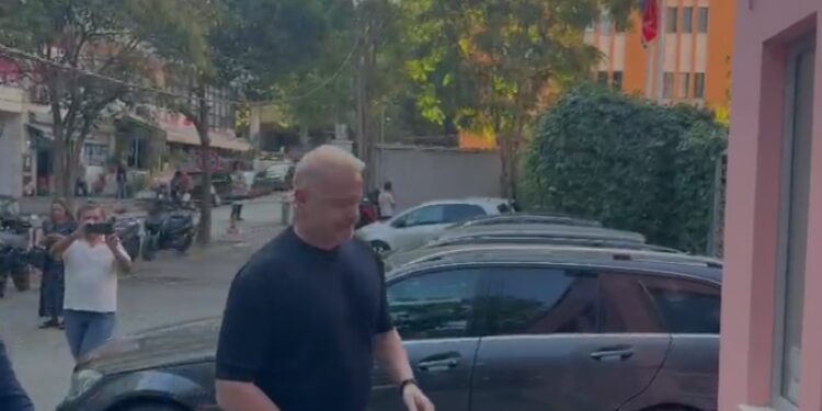 Vila në Dhërmi dhe hetimet për Ballukun, Igli Tare sërish në SPAK