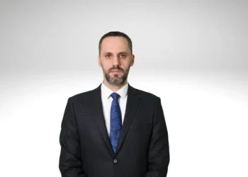 Jep doreheqjen Besfort Lamallari, ja kush e zëvendëson
