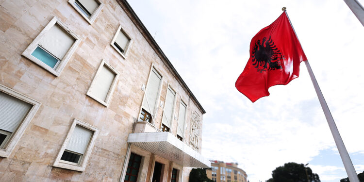 Refuzuan ftesën e Ramës për pagat, Kryeministria i përgjigjet deklaratës së gjyqtarëve