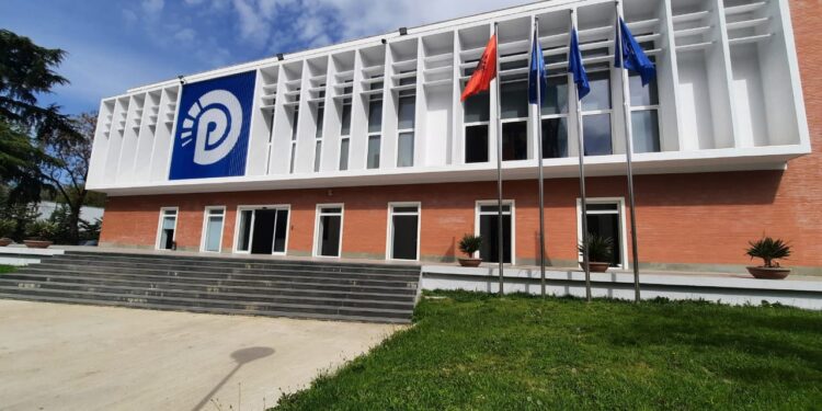 Seanca plenare/ PD kërkon ndryshimin e rendit të ditës: Të hiqet ligji për statusin e magjistratëve, të vijojnë konsultimet