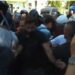 Përplasjet me policinë në protestë, 17 qytetarë janë shoqëruar në komisariate