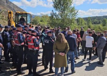 Protesta për ujin e pijshëm, përplasje mes banorëve dhe policisë