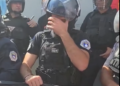 Video/ Polici i Kosovës përlotët kur merr në dorë flamurin e Kosovës dhe të UCCK-së