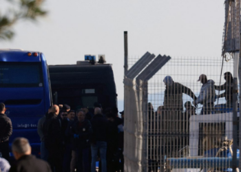 Qendrat e refugjatëve/ Amnesty International: Modeli Itali-Shqipëri mund të kthehet në precedent të rrezikshëm për BE-në