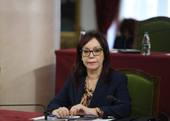 “Ministrja kopjace” në krye të Shëndetësisë? Diploma e Klodiana Spahiut përballet me akuza për plagjiaturë
