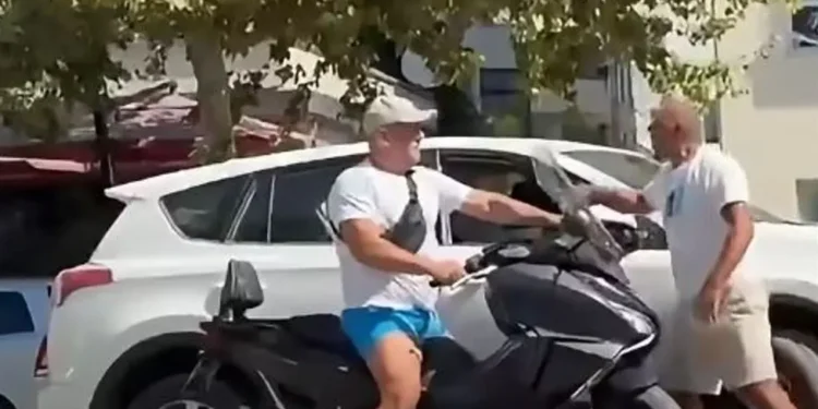 VIDEO/ Dhunohet në mes të rrugës shefi i komisariatit të Krujës