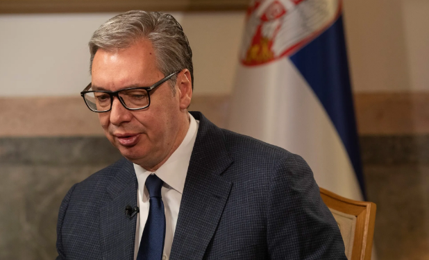 Vuçiç largohet nga Presidenca, por rikthehet në garën për kryeministër