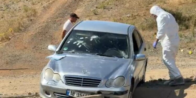 Breshëri plumbash drejt makinës/ PAMJET e automjetit ku u gjet i vrarë Viktor Bardhi