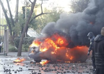 Protestat në Tiranë, 65 të lënduar brenda një dite, 12 persona mbeten në spital