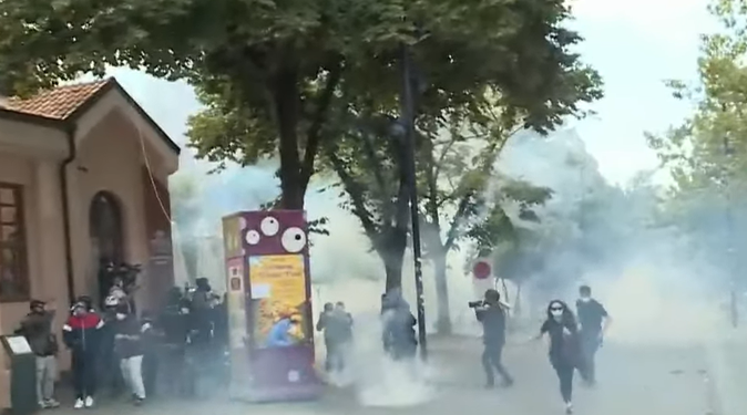 Policia reagon prapë, kërcënon prindërit: Do të mbani përgjegjësi për çfarë bëjnë fëmijët