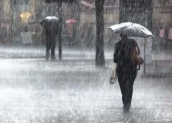 Kushtet e paqëndrueshme atmosferike sjellin rrebeshe të forta në veriperëndim