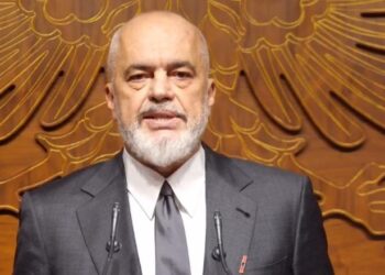 Rama nis “spastrimet”! U kërkon ministrave dorëheqjet e të gjithë drejtorëve të institucioneve