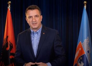 Veliaj reagon për transferimin në burgun e Fierit: Na vini në dispozicion autorizimin e Kryeministrit për sekretin shtetëror