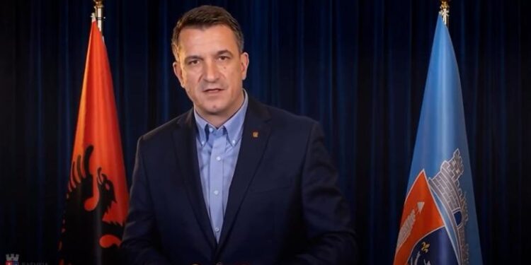 Veliaj reagon për transferimin në burgun e Fierit: Na vini në dispozicion autorizimin e Kryeministrit për sekretin shtetëror