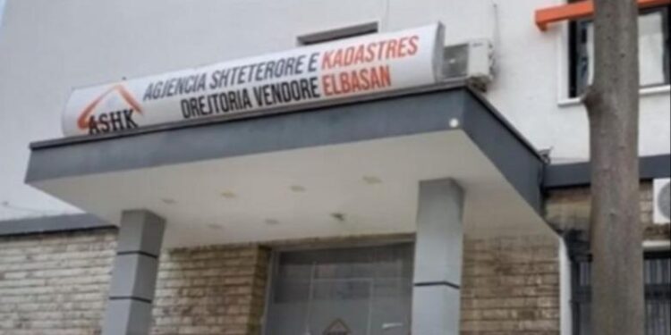 Dorëhiqet vetëm 3 orë pas emërimit drejtori i Kadastrës së Elbasanit, Everest Kazheli